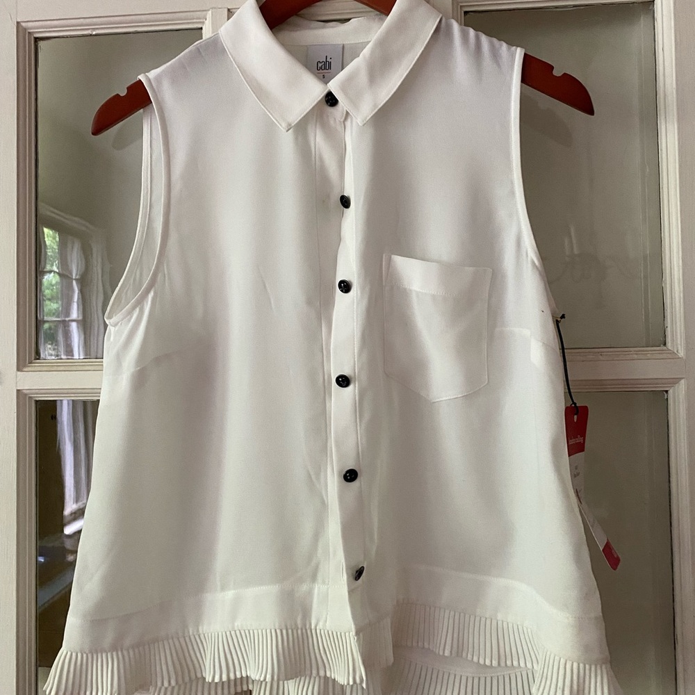 NWT CABi sleeveless blouse. Size S.